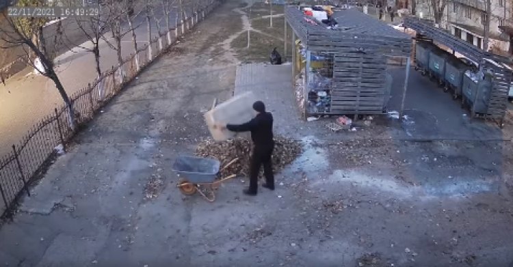 Camere video la platformele de acumulare a deșeurilor din sectorul Buiucani Pretura Buiucani informează că la platformel...