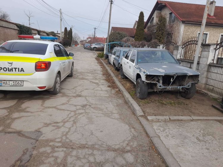 #Buiucani #MaiCurat #Acasă  La prima vedere, zici că este o expoziție de mașini de epocă.   Dar nu. Este pur și simplu d...