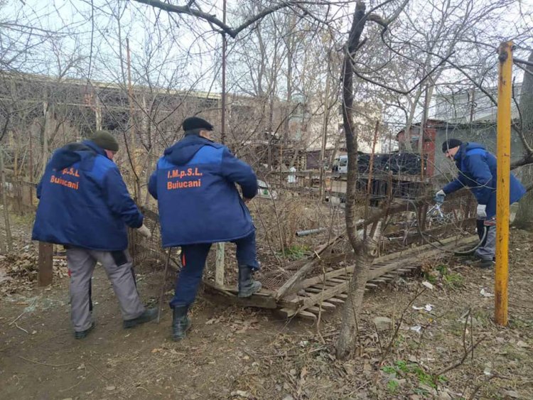 Demolăm construcțiile ilegale de pe domeniul public! Aceste improvizații erau ridicate în imediata apropiere a Parcului...
