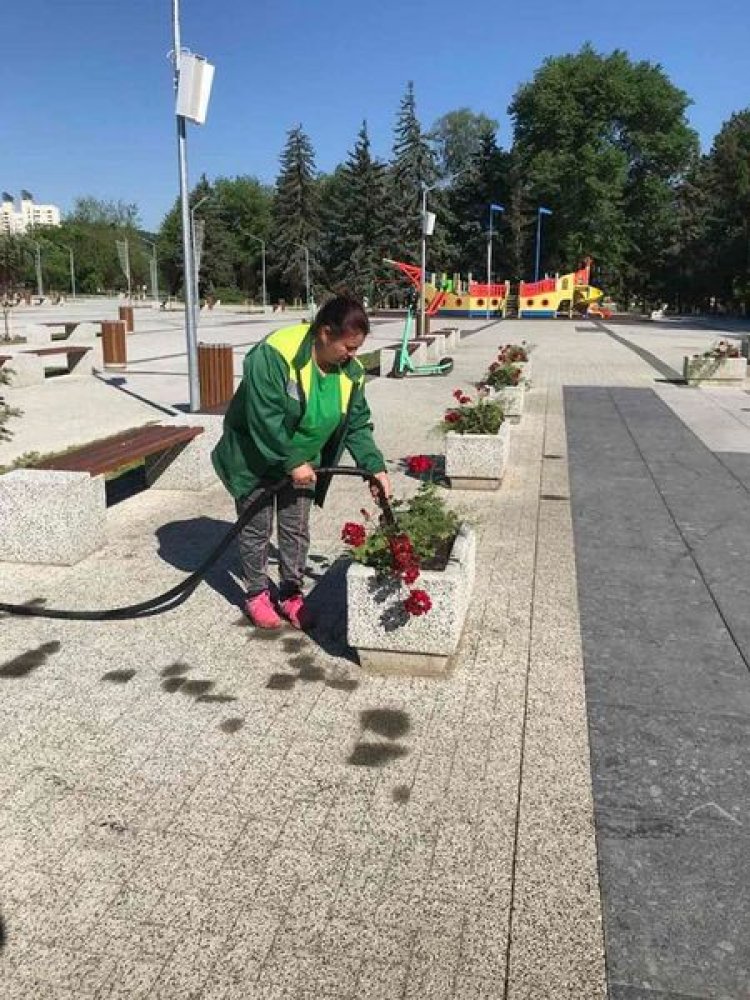 Spațiile publice din sectorul Buiucani trebuie să fie îngrijite și sigure. Serviciile municipale de sector intervin ziln...