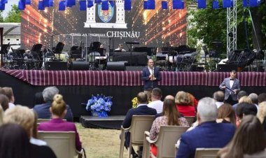 ????Cu prilejul Zilei Funcționarului Public, 47 de funcționari din cadrul Primăriei municipiului Chișinău, preturilor de s...