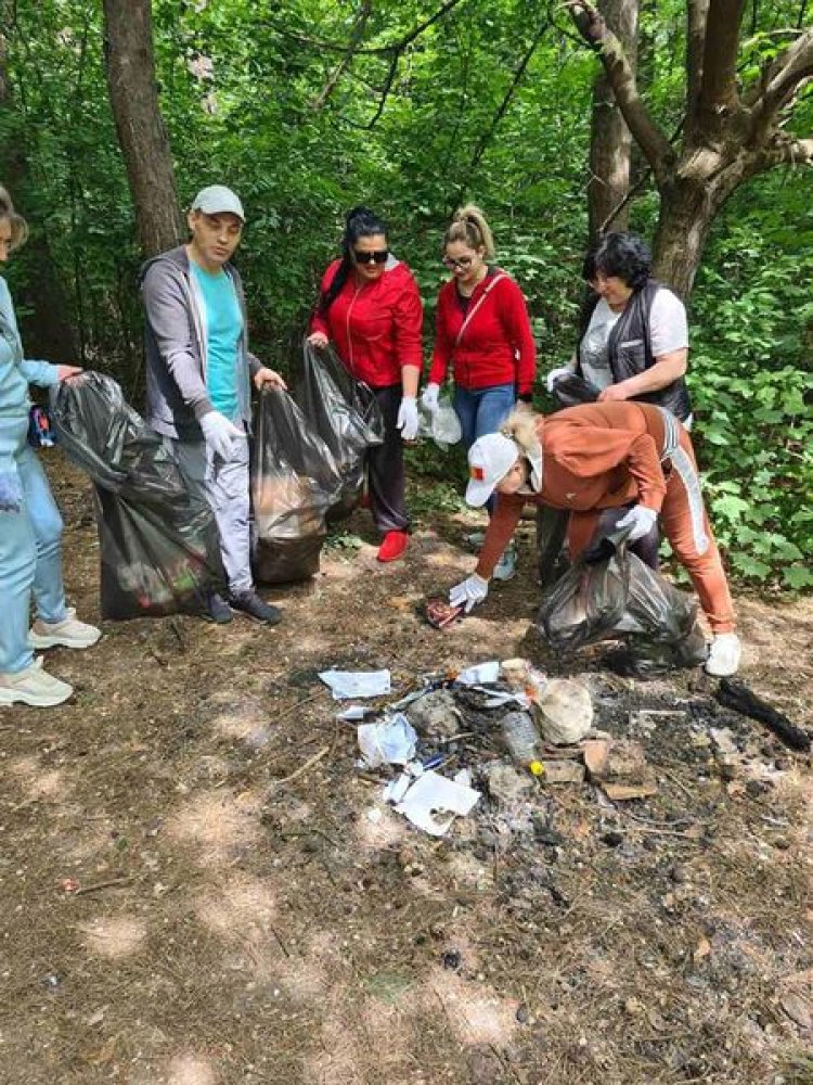 Astăzi, a fost organizată o acțiune de salubrizare în pădurea-parc "Butoiaș".  Pretura sectorului Buiucani susține și pr...
