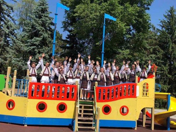 Astăzi, totul este despre ei, și ne dorim să simtă cât de importanți sunt. La mulți ani pentru toți copii și adu...