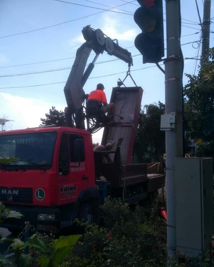 Pretura sectorului Buiucani a reluat activitățile de demontare și evacuare a dispozitivelor publicitare amplasate pe spa...