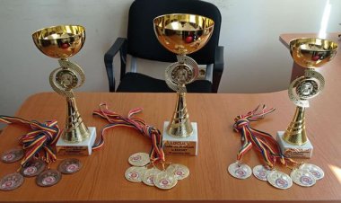 ????Pe finalul zilei de astăzi, am avut plăcerea să premiem tinerii ce promovează activ sportul.  ????Astăzi, Pretura sector...