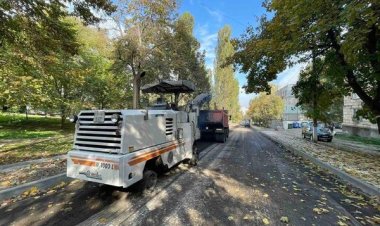 ✅Lucrări de reabilitare a carosabilului şi trotuarelor din strada Ion Neculce, sectorul Buiucani! În prezent sunt efectu...