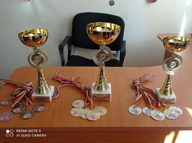 ????Pe finalul zilei de astăzi, am avut plăcerea să premiem tinerii ce promovează activ sportul.  ????Astăzi, Pretura sector...