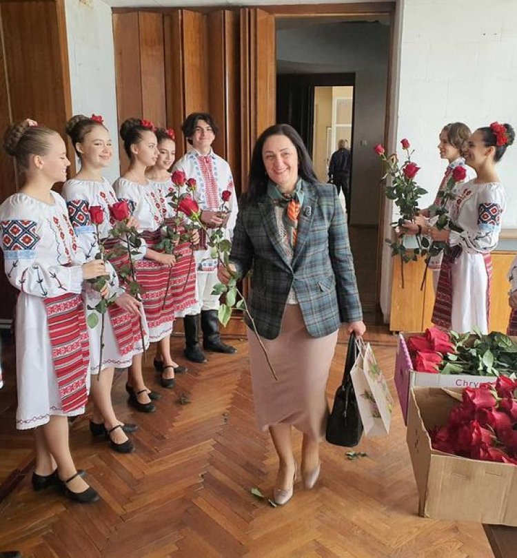 Mâine, în toată țara vom sărbători Ziua Profesorului.  Cu acest prilej, în ajunul acestei sărbători frumoase, Pretura s...