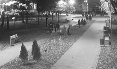 Rușine‼️ Rușine ‼️ Acești tineri nu fac cinste sectorului nostru!  Cu atâta tupeu să distrugă bunul public...or, ceea ce...