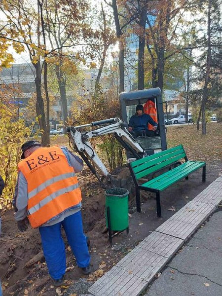 ✒Prima etapă de Reabilitare  a Grădinii Publice Scuarul Catedralei Mitropolitane „Nașterea Domnului” este în plină desfă...