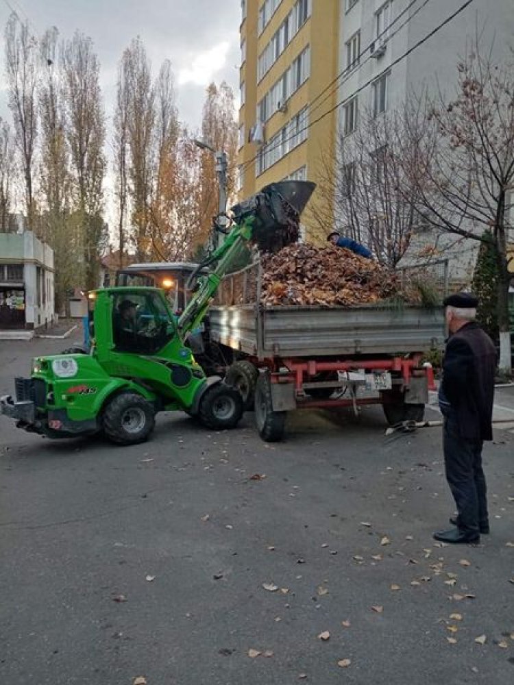 O zi obișnuită de lucru în Buiucani - 16 rute de frunziș evacuate!  ???? În aceste zile ne axăm pe evacuarea frunzişului d...