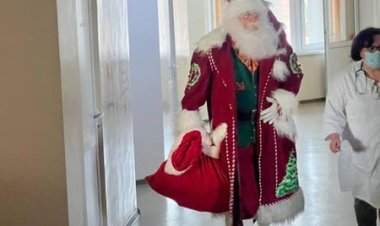 În ajunul Crăciunului se întâmplă minuni! Cu desaga plină de cadouri, Moș Crăciun de la Pretura sectorului Buiucani a aj...