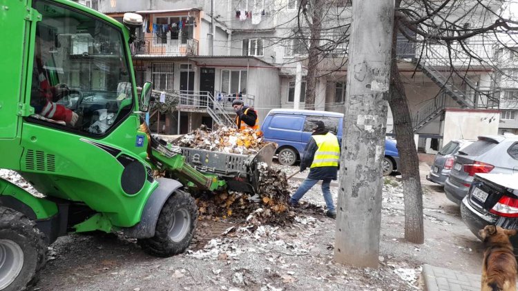 Evacuarea frunzișului pe ultima sută de metri