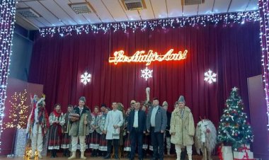 Atmosfera de sărbătoare la Pretura sectorului Buiucani!  Astăzi am fost colindați de o echipă frumoasă de urători, ve...