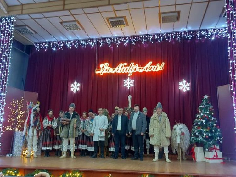 Atmosfera de sărbătoare la Pretura sectorului Buiucani!  Astăzi am fost colindați de o echipă frumoasă de urători, ve...