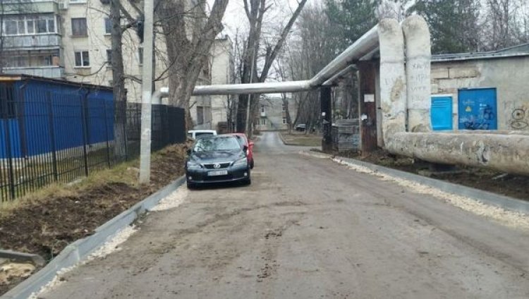 Continuă lucrările de reparație a acceselor către instituții de învățământ și de educație timpurie.  Se lucrează pe mai...