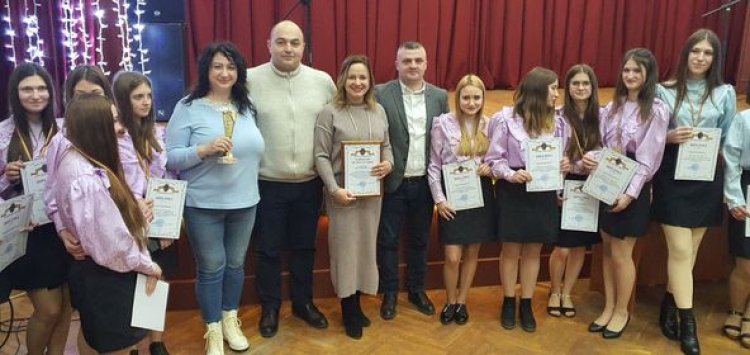 Cele mai frumoase poezii și cântece pe versurile lui Grigore Vieru s-au auzit astăzi din sala Preturii sectorului Buiu...