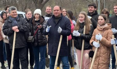 Forfotă mare azi în sectorul Buiucani! ☝ Primăria Municipiului Chișinău a organizat astăzi o amplă acțiune de plantar...