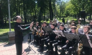 Astăzi, în comun cu elevii talentați ai Liceul Teoretic "Principesa Natalia Dadiani" Primăria Municipiului Chișinau...