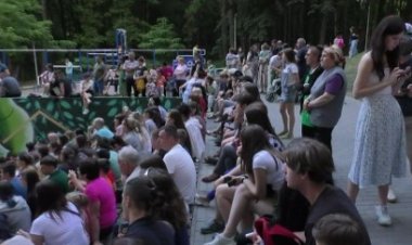 Proiecție de film la cinematograful de vară din Pădurea - Parc „Butoiaș”. Evenimentul are loc în cadrul Festivalului de...