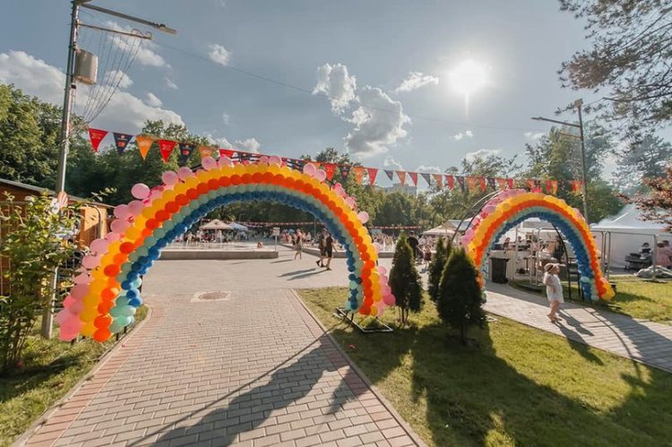 În aceste zile, parcul "Alunelul" găzduiește "Lumea Copilariei".  Ieri în prima zi a festivalului, parcul a deven...