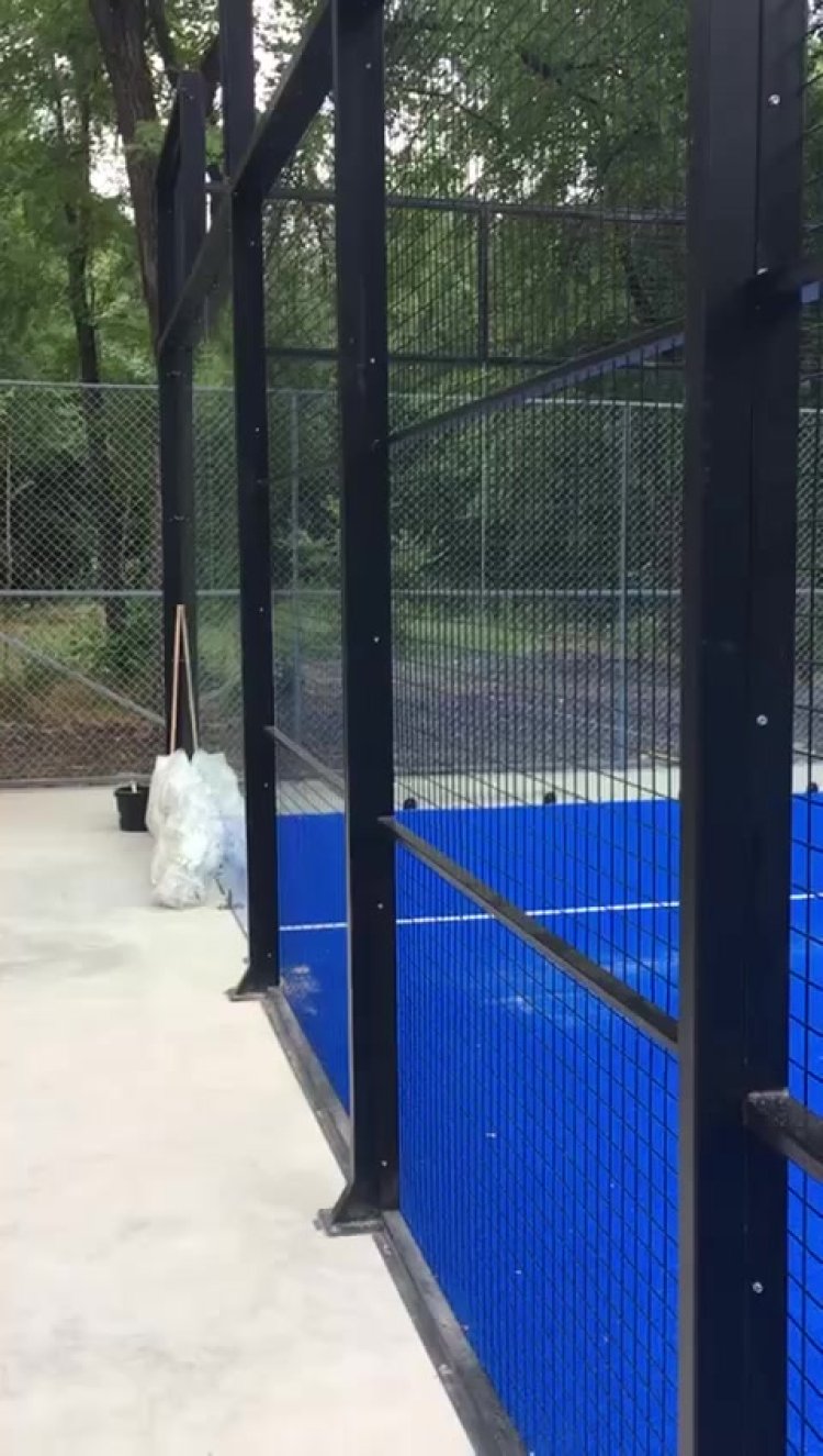 Buiucani În Parcul “La Izvor” sunt pe ultima sută de metri lucrările de amenajare a celor 2 terenuri de Padel. Știm cât...