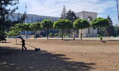 ????Prima Etapă de Reabilitare a Grădinii Publice Scuarul Catedralei Mitropolitane "Nașterea Domnului" este pe ultima sută...