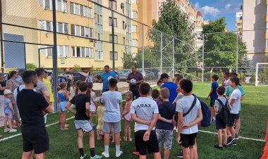 ⚽️ Un teren de minifotbal modern a fost  construit de Primăria Municipiului Chișinău  și deschis astăzi în cartierul din...