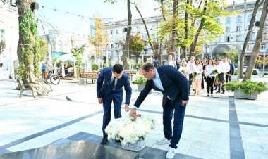 ????????De Ziua Limbii Române, conducerea Primăriei Chișinău a adus un omagiu poeților și scriitorilor, care au dezvoltat, a...