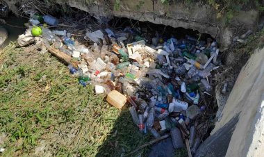 Acțiune de salubrizare a râuletului Durlești! Înarmați cu greble, saci și cizme de cauciuc, angajații Î.M. „Asociația de...