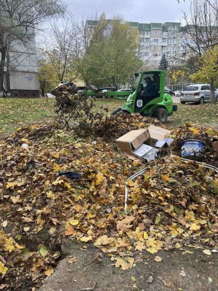 ✍ Bilanțul săptămânii! În această săptămână ne-am axat pe evacuarea frunzișului din curțile de blocuri și din spațiile a...
