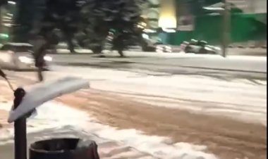 Echipele specializate municipale ale sectorului Buiucani au intervenit la deszăpezire încă din noapte, astfel încât să s...