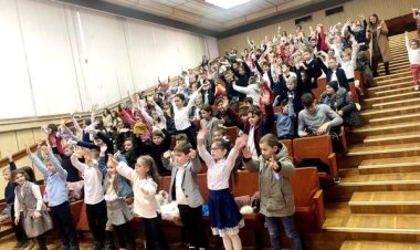 ✨ Concert de Crăciun pentru copiii angajaților serviciilor municipale: o sărbătoare plină de bucurie și solidaritate. As...