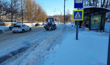 Toate serviciile municipale lucrează în regim sporit în aceste zile, în mai multe ture și fără pauze, pentru a oferi sig...