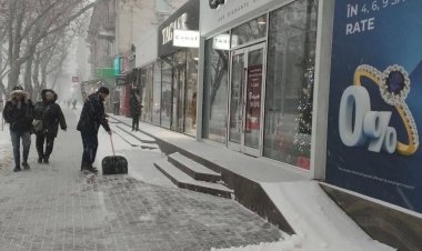 ❗️Situația pe drumurile din capitală  Se lucrează încontinuu. Sute de muncitori lucrează la deszăpezire, pe arterele pri...