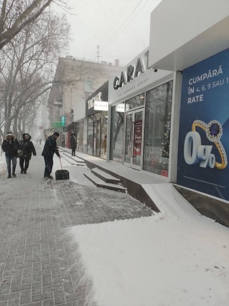 ❗️Situația pe drumurile din capitală  Se lucrează încontinuu. Sute de muncitori lucrează la deszăpezire, pe arterele pri...